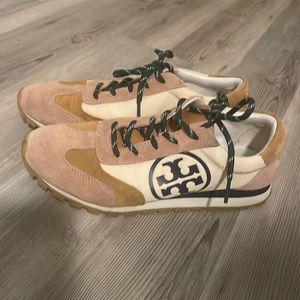 Tory Burch 8.5 athletic shoes Excellent condition!